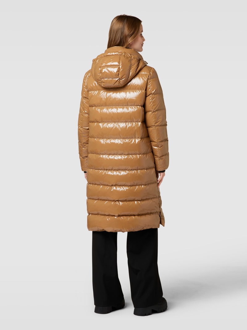 Daunenmantel mit Label-Patch in camel