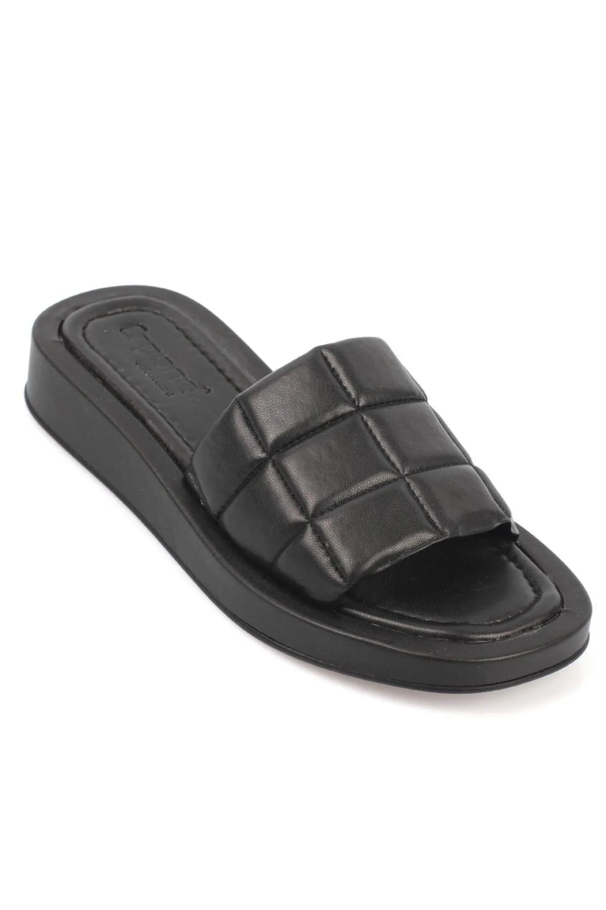 Capone Outfitters  Capone Flat Heeled Single Strap Quilted Comfort Schwarze Damenhausschuhe