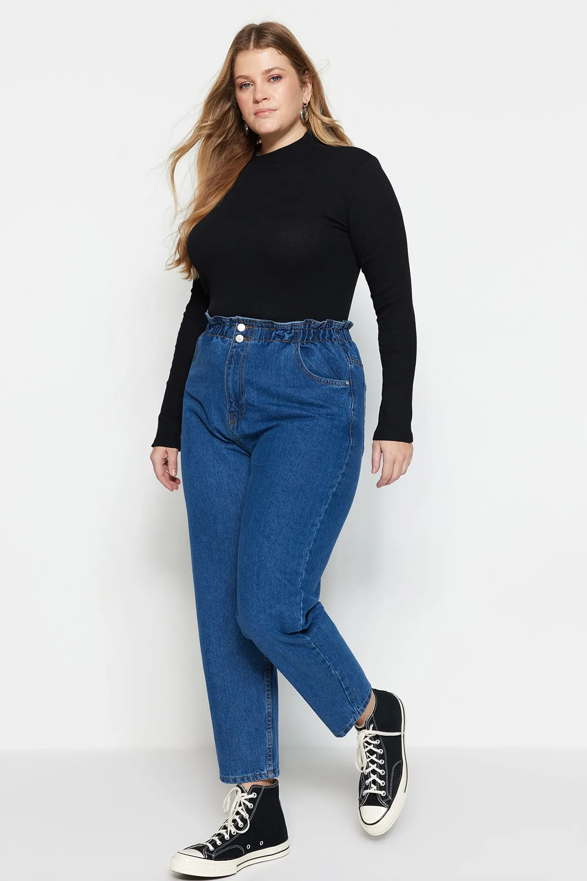 Trendyol Curve  Blaue Mom-Jeans mit hoher Taille und elastischem Bund TBBAW23JE00002