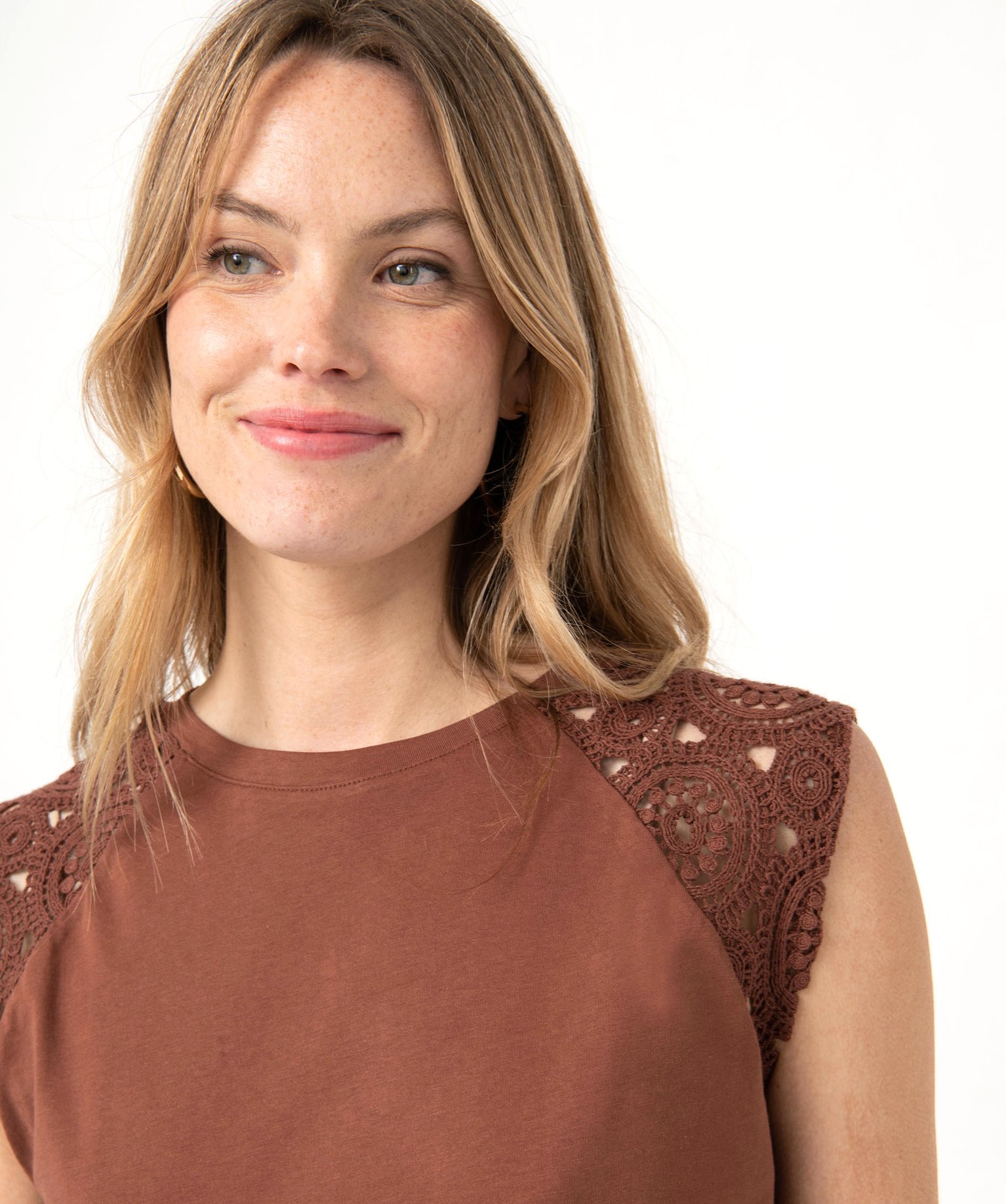 Tee-shirt sans manches en coton avec épaules en crochet femme marron | GEMO