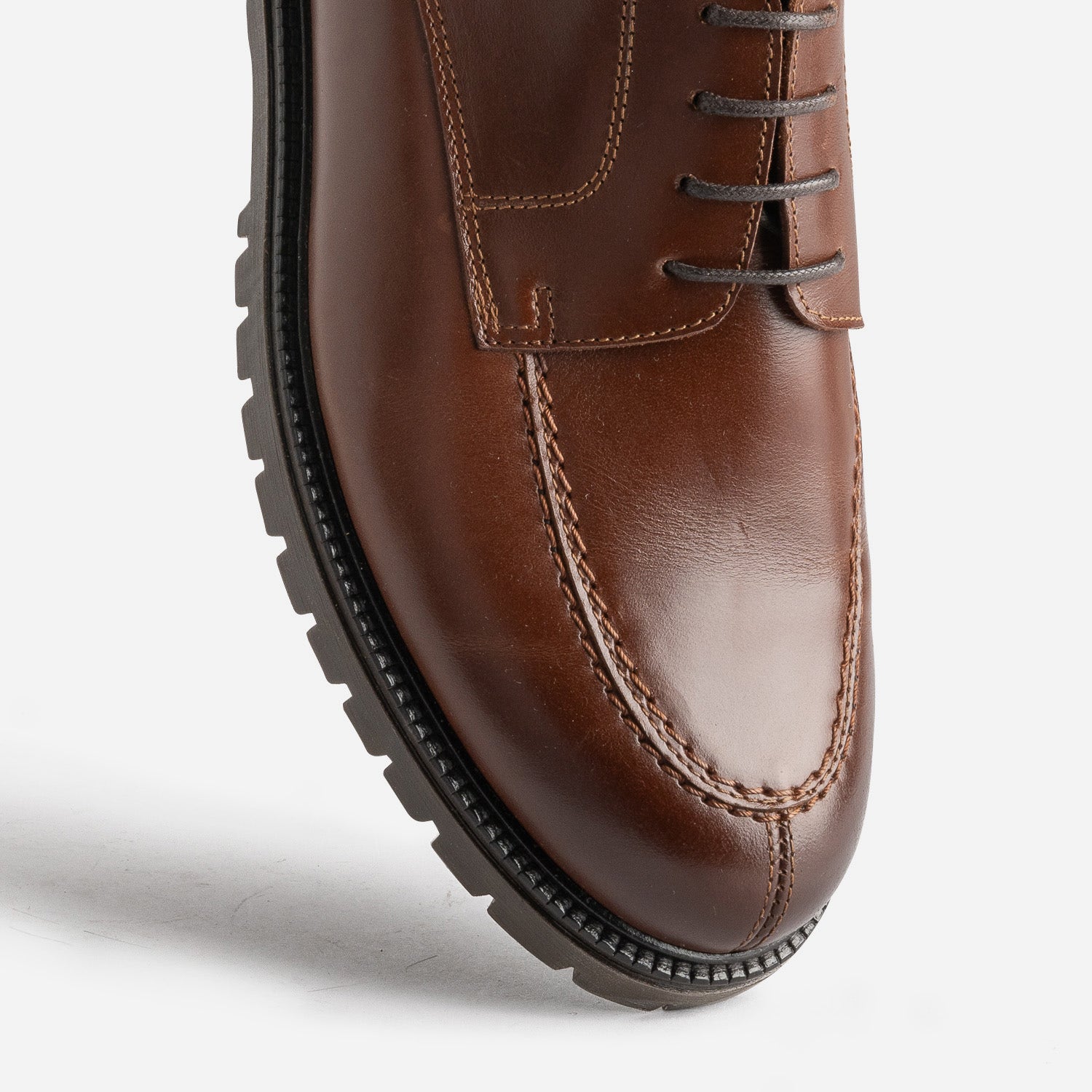Derby marron éco-conçu en cuir semelle crantée
