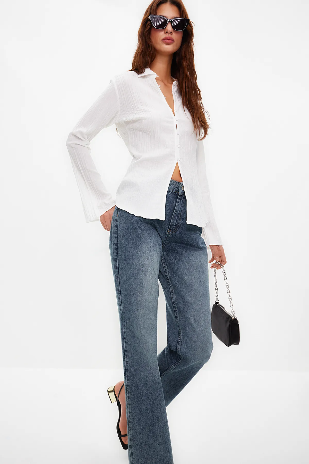 Trendyol Collection  Ecru gewebtes Hemd - Taillierte Taille, tailliert, Modell TWOSS24GO00002