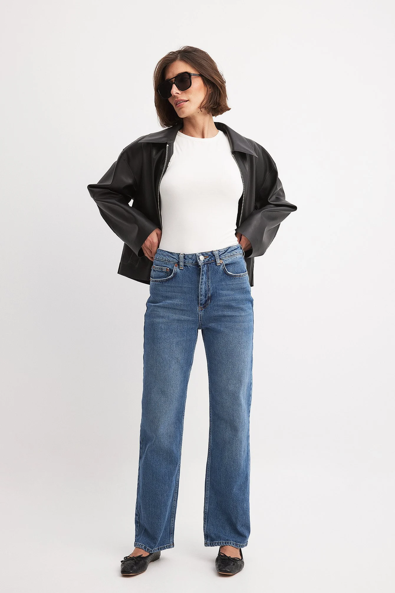 Gerade geschnittene Jeans mit hoher Taille