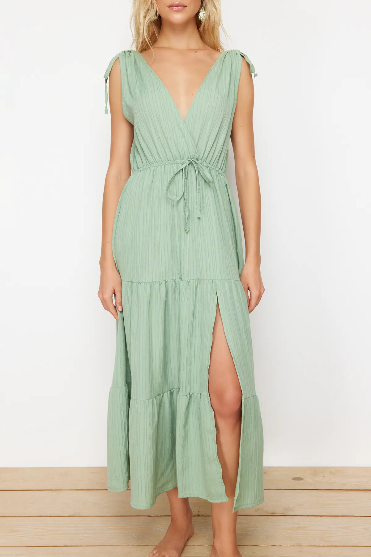 Trendyol Collection  Grünes, gewebtes, gerafftes Maxi-Strandkleid TBESS24EL00089