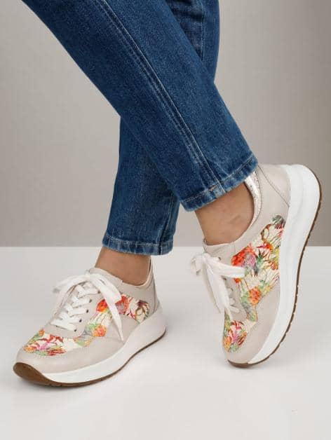 Schnürschuh mit wunderschönem Print