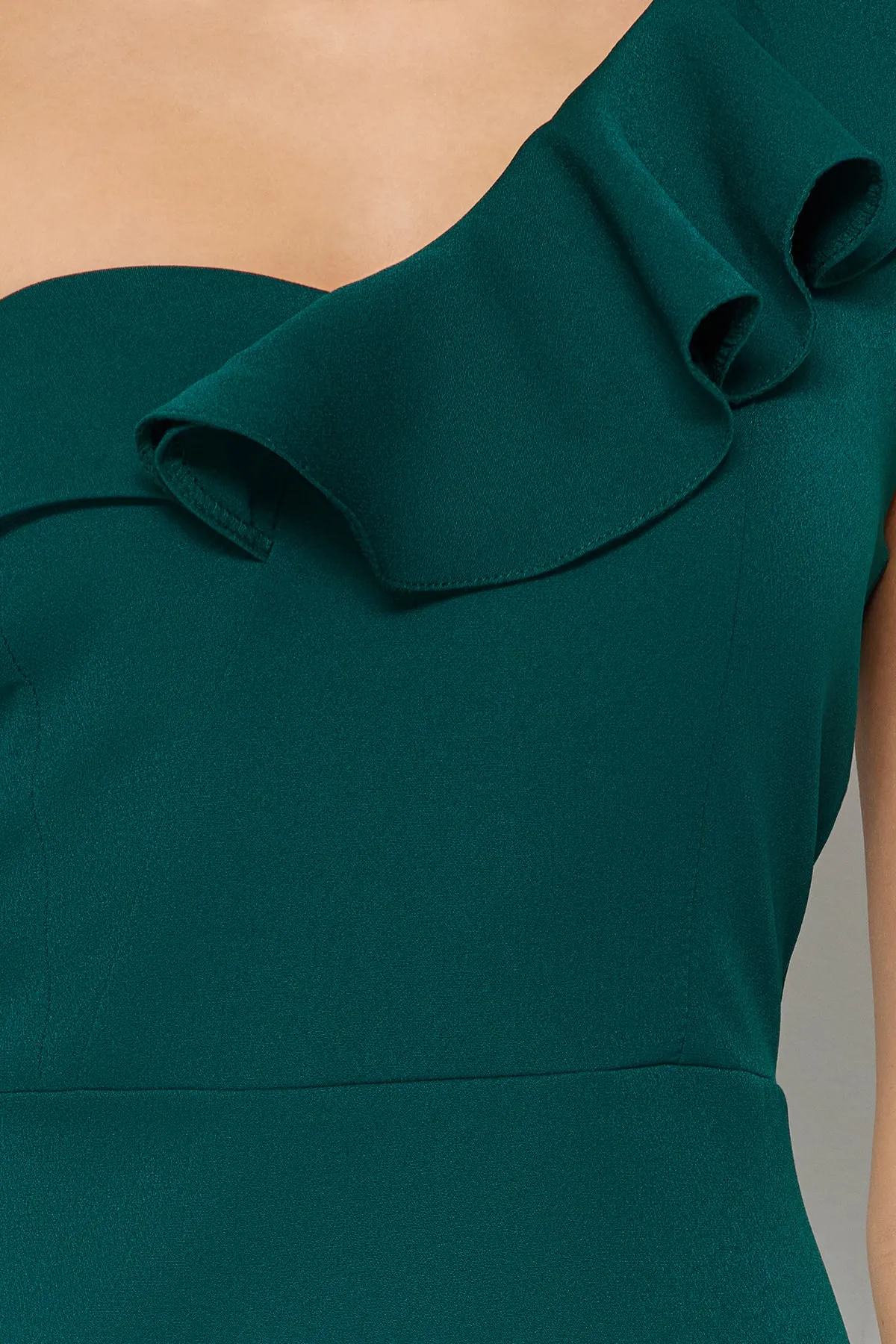 Trendyol Collection  Smaragdgrünes langes Abendkleid mit Kragendetail TPRSS23AE00094