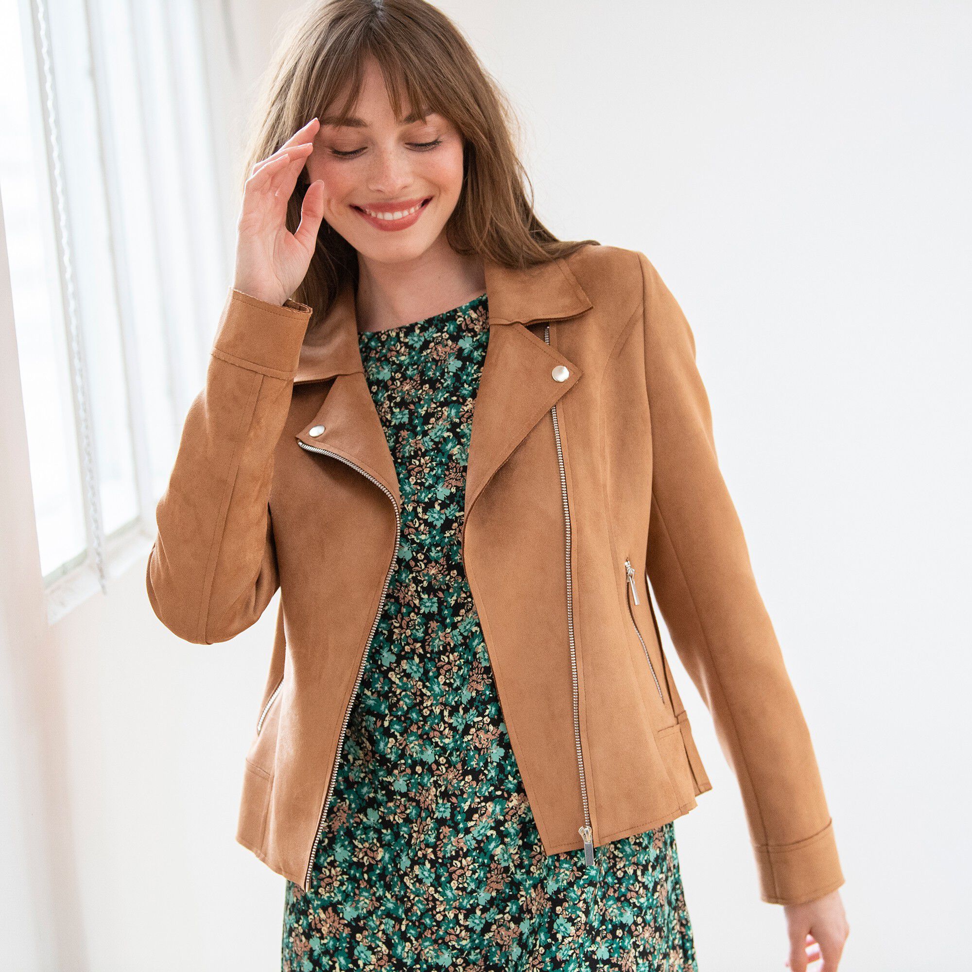 Blouson zippé col tailleur pressionné, suédine