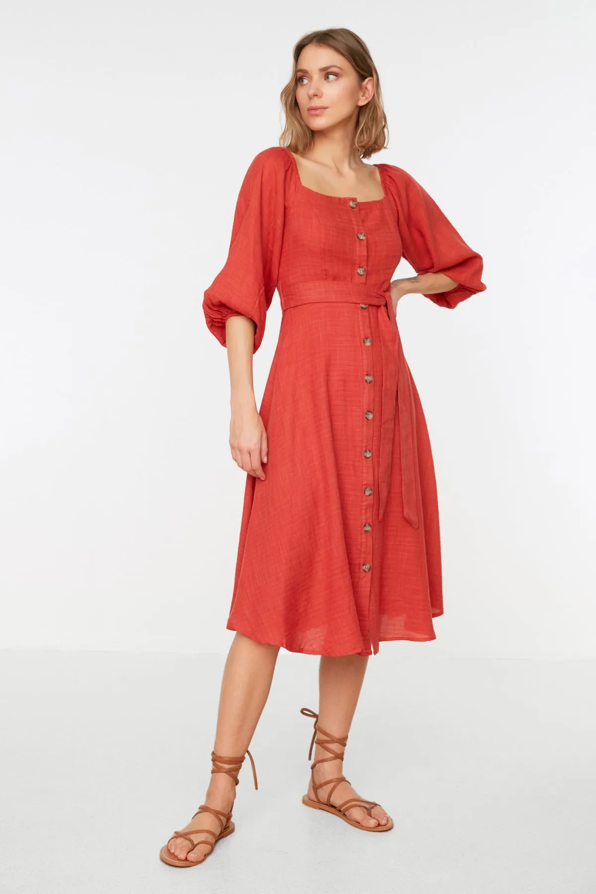 Trendyol Collection  Zimtfarbenes, gewebtes Midikleid mit Gürtel und Knöpfen TWOSS19IE0009