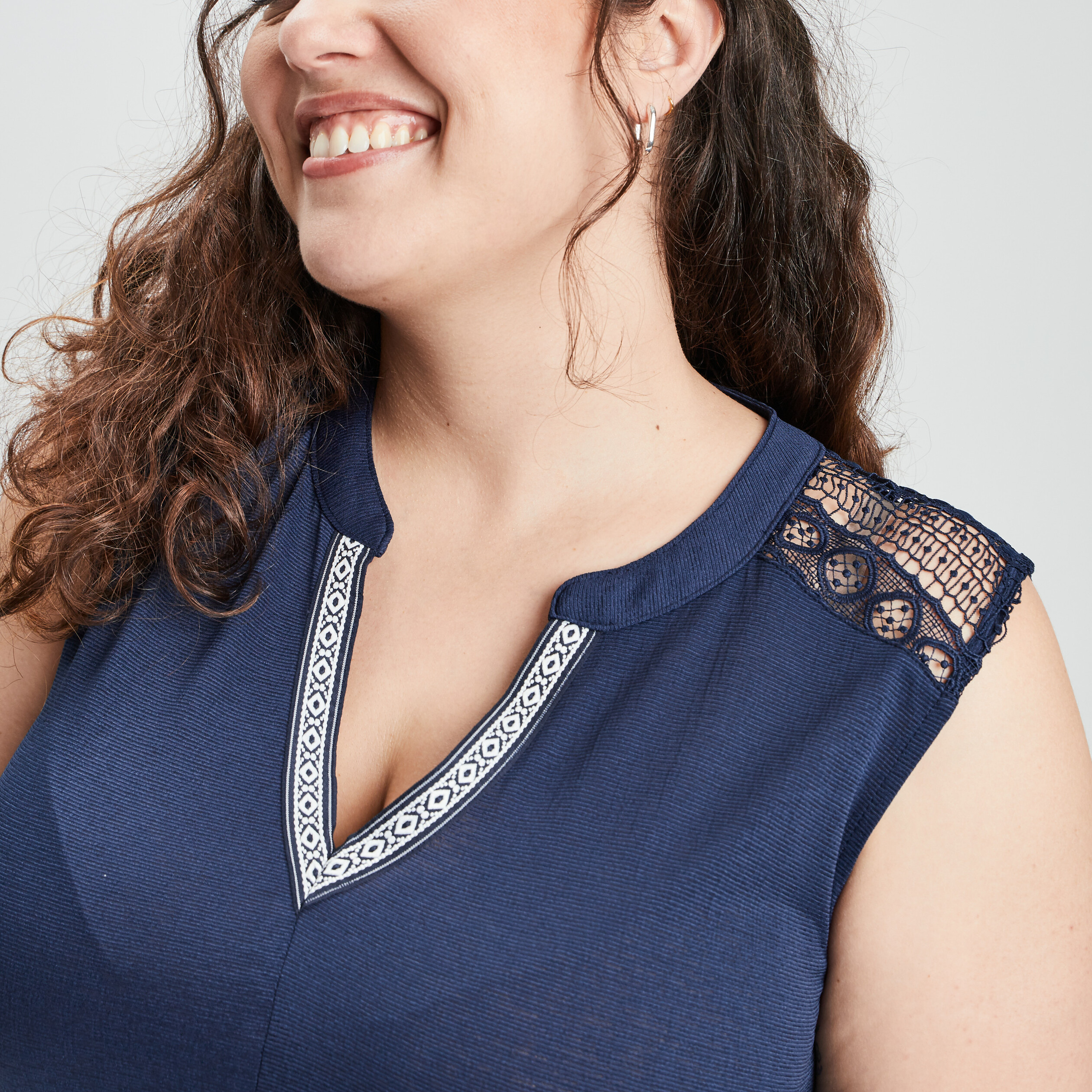 Débardeur bretelles larges col tunisien bleu marine femme grande taille | La Halle