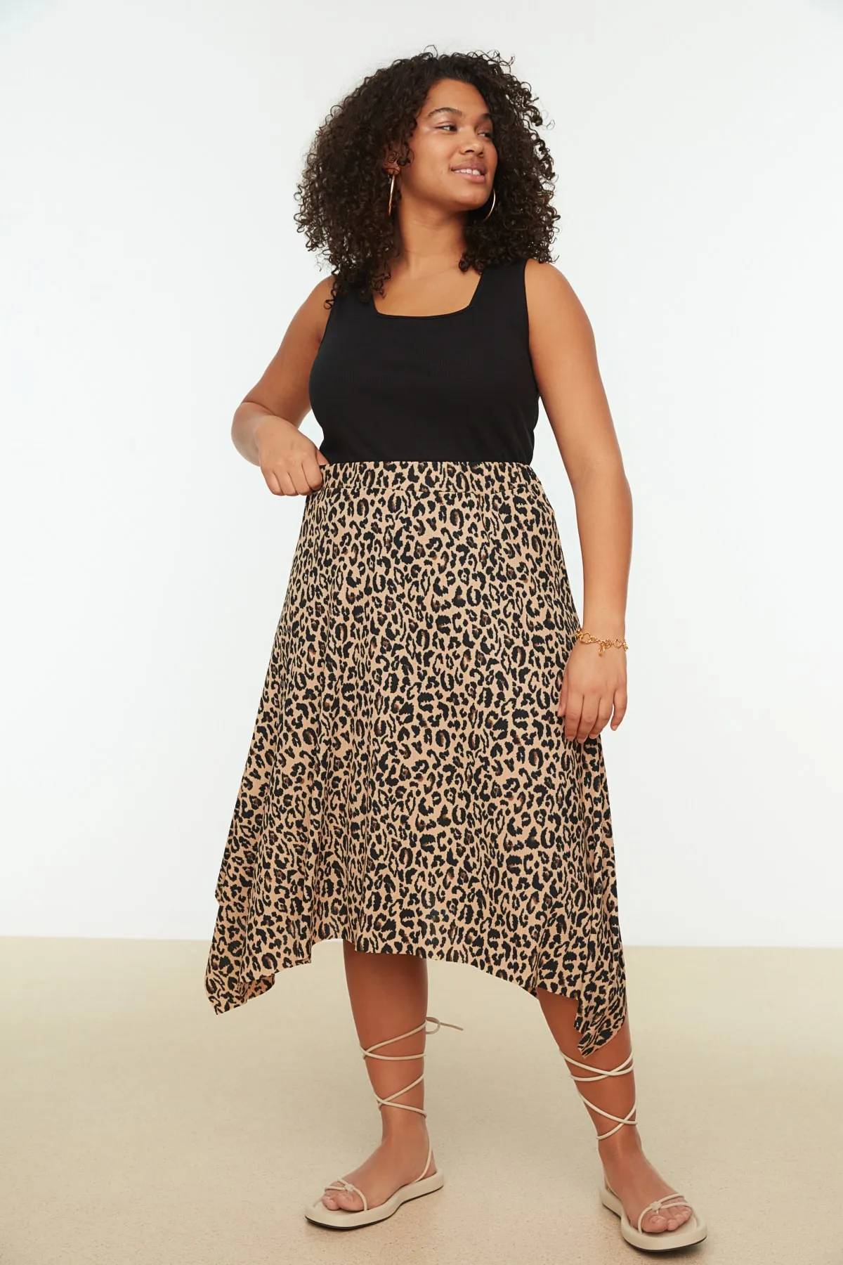 Trendyol Curve  Brauner Strickrock mit asymmetrischem Tiermuster TBBSS22ET0253