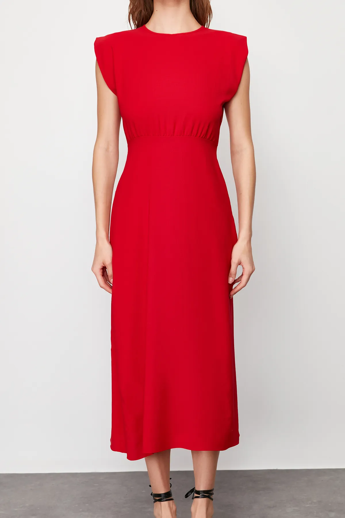 Trendyol Collection  Rotes A-Linien-Midikleid aus Aerobin-Gewebe mit Rundhalsausschnitt und Rundhalsausschnitt TWOSS24EL00601