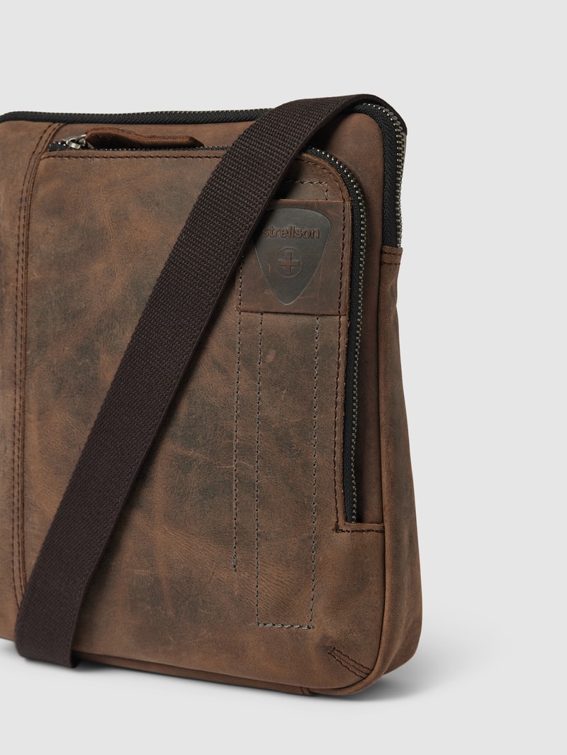 Umhängetasche mit Label-Patch Modell 'RICHMOND' in terrakotta