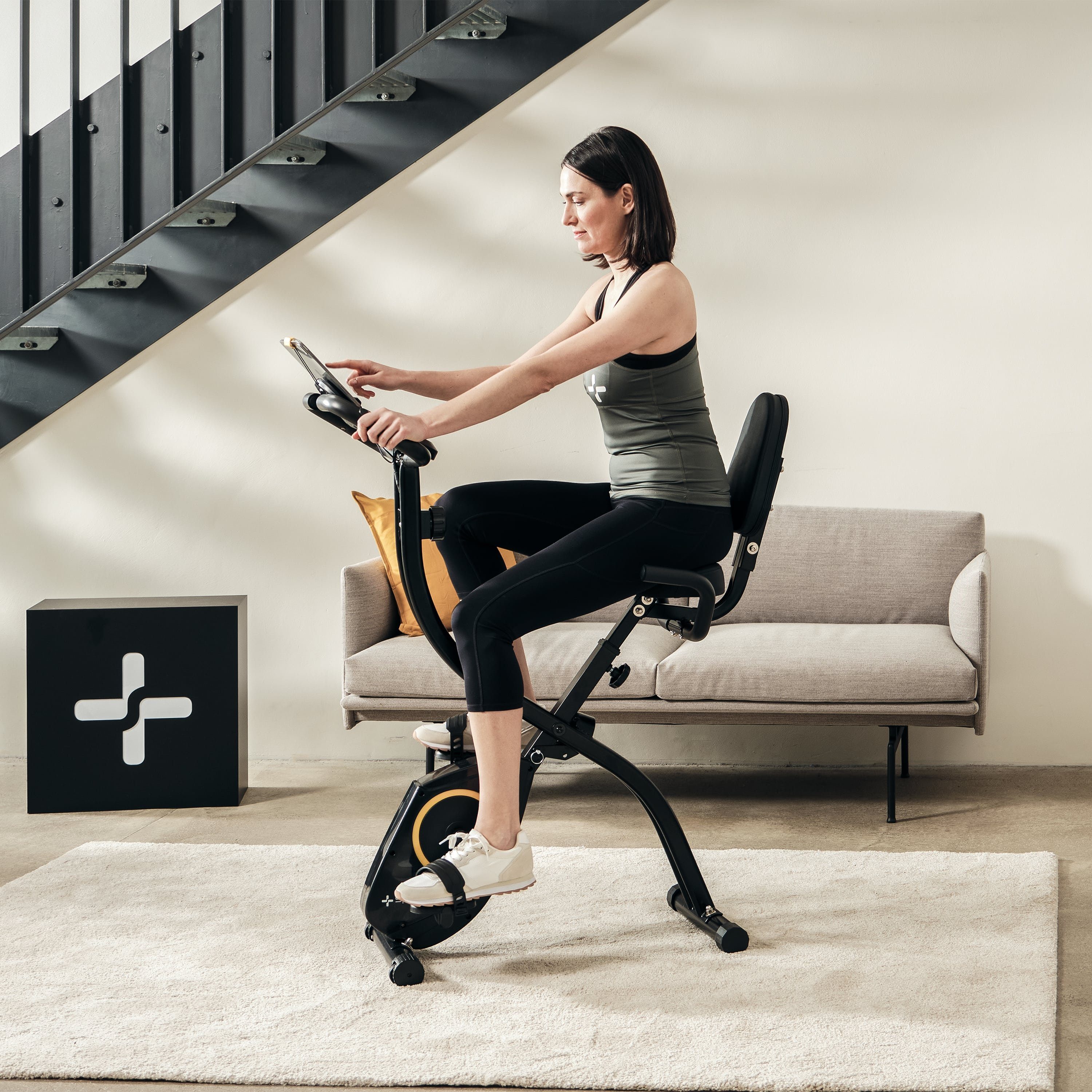SportPlus Heimtrainer SP-HT-1300-B-iE, Heimtrainer, X-Bike, klappbar für Zuhause, Rückenlehne, 8 Stufen