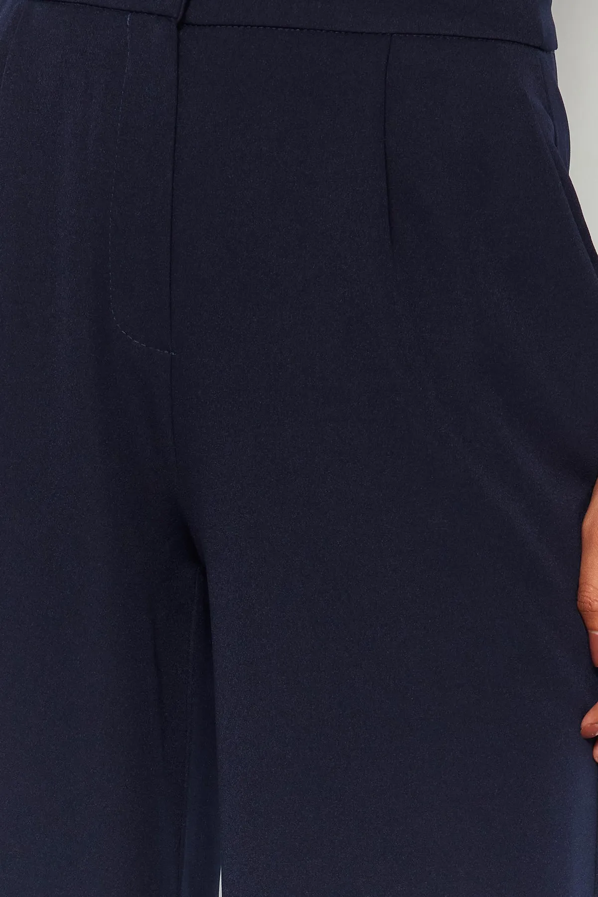 Trendyol Collection  Marineblaue Hose mit weitem Bein TWOAW22PL0139