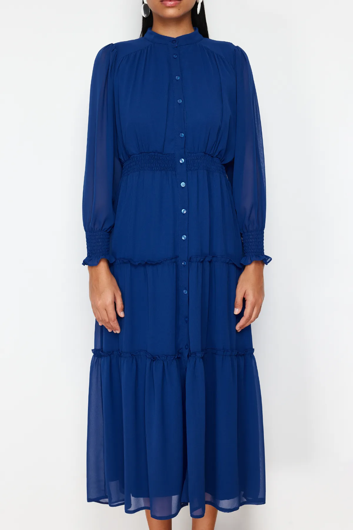 Trendyol Modest  Gefüttertes, gewebtes Chiffon-Hemdkleid mit Indigo-Ärmeln und Gipe-Detail an der Taille TCTSS24EB00046