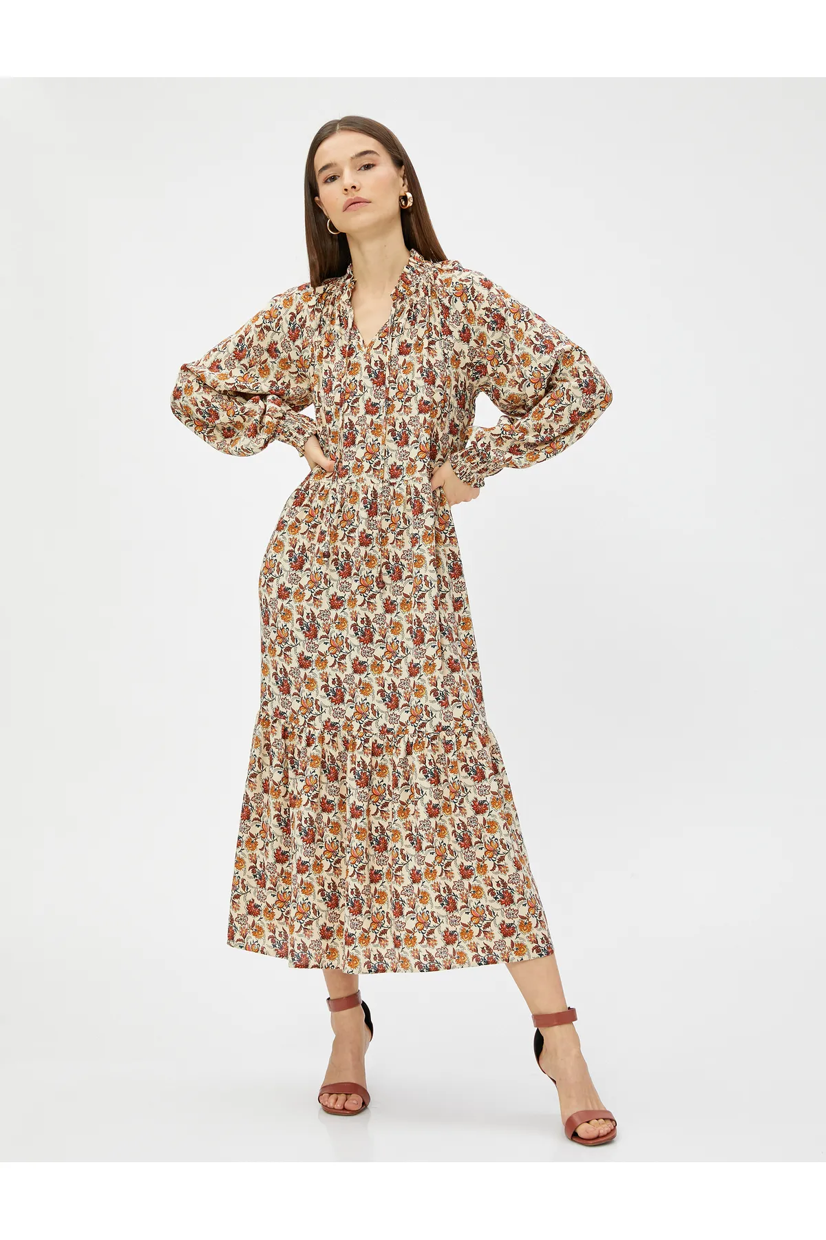 Koton  Midi-langes Blumenkleid mit prächtigem Kragen