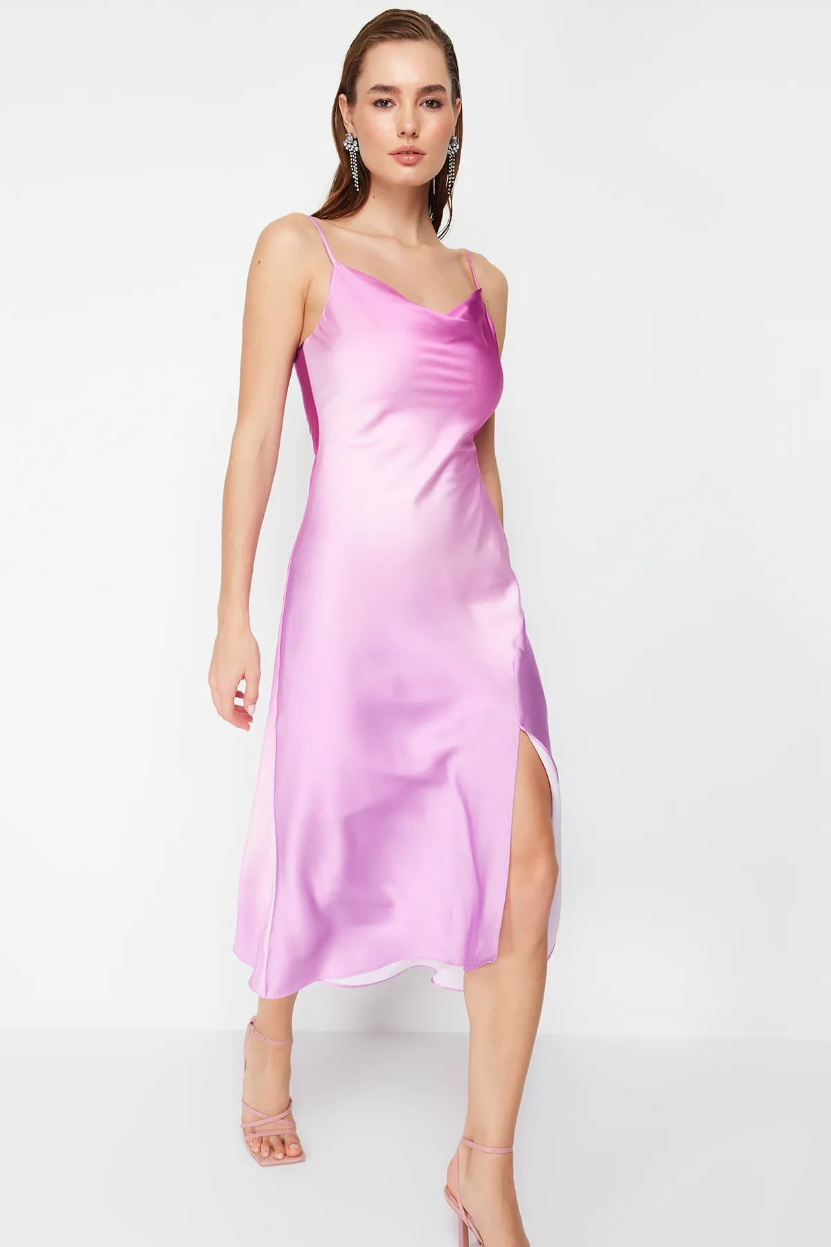 Trendyol Collection  Rosa-mehrfarbiges, gemustertes, gefüttertes Abendkleid aus Satin mit Farbverlauf TPRSS19BB0058
