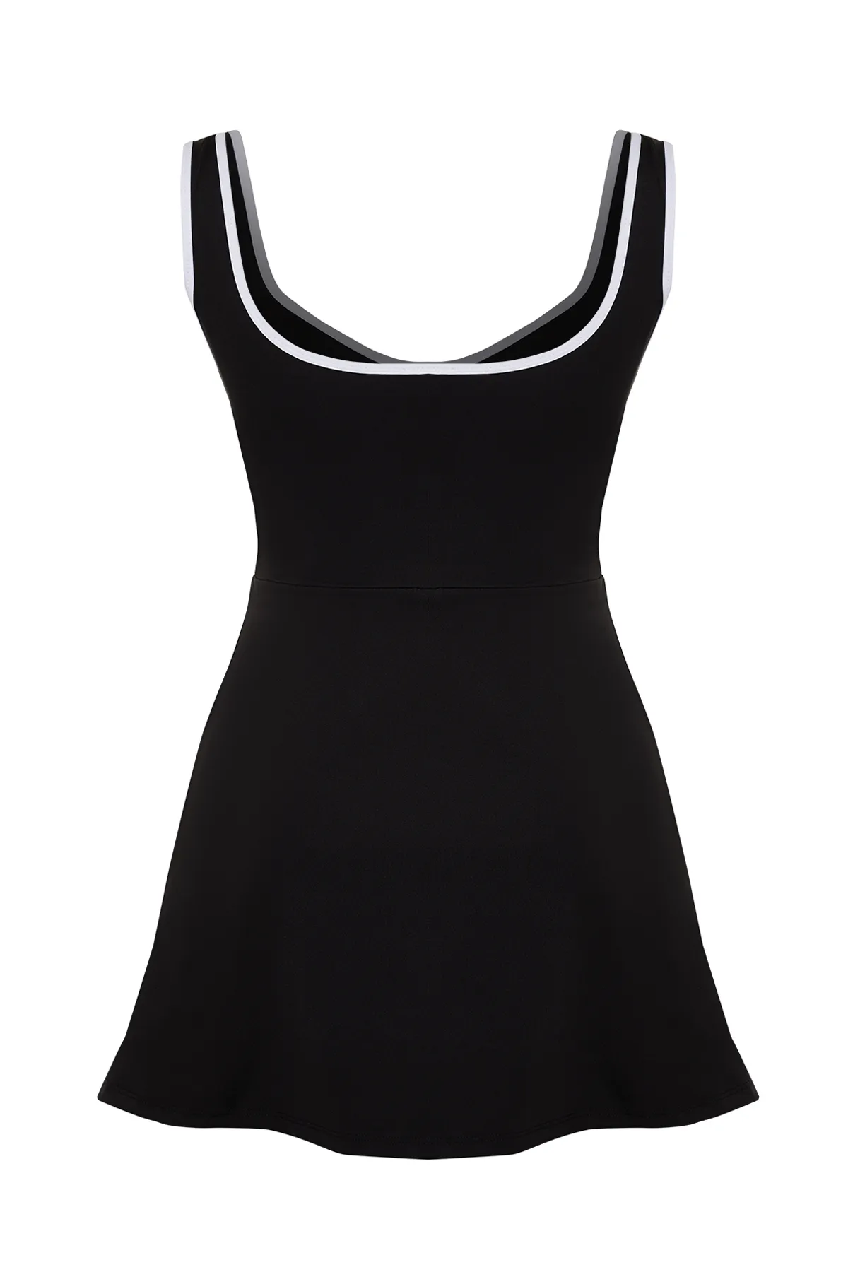 Trendyol Collection  2-lagiges gestricktes Tennis-Sportkleid mit schwarzen Paspeln und Shorts innen THMSS24EL00000