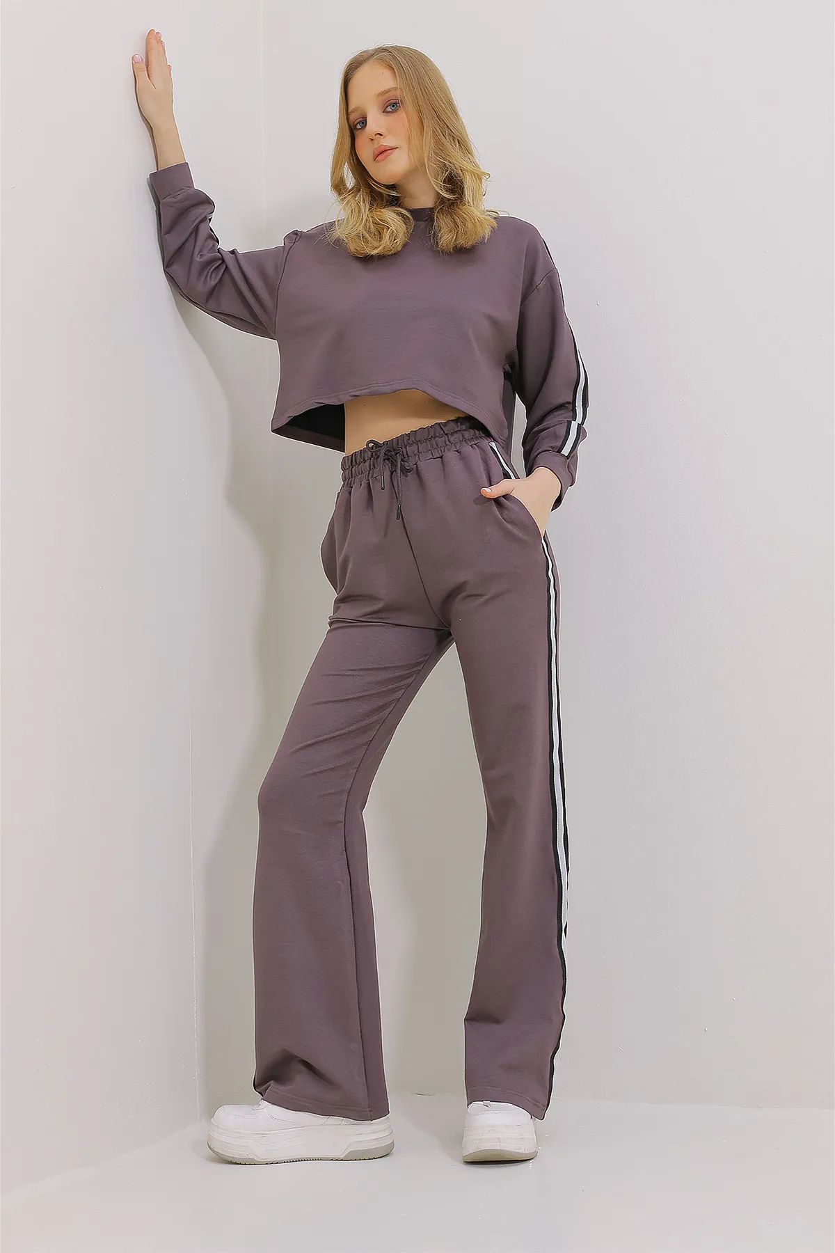 Trend Alaçatı Stili  Grauer Trainingsanzug mit Streifendetail für Damen ALC-X11464
