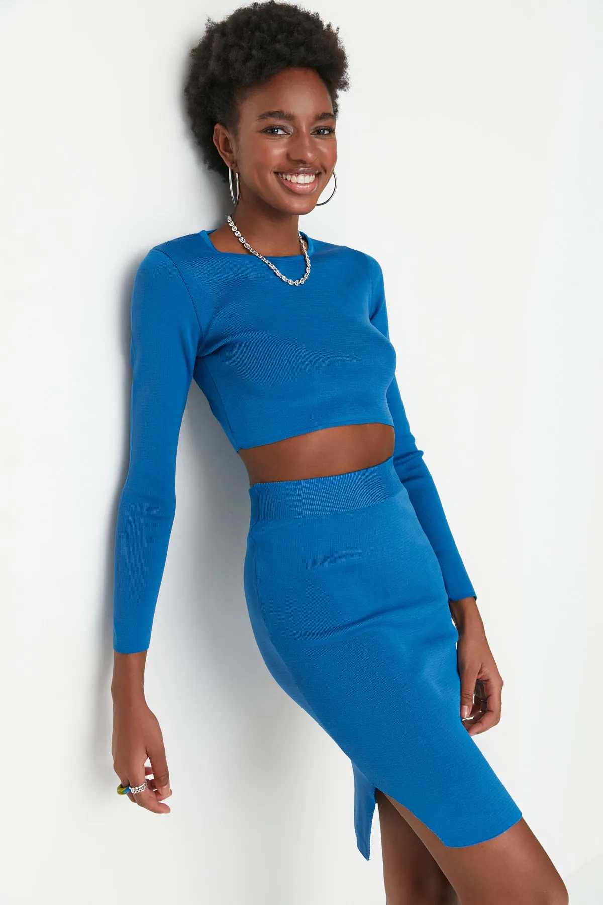 Trendyol Collection  Blaues Super-Crop-Rock-Set aus Strickoberteil und -unterteil TWOAW23AU00009