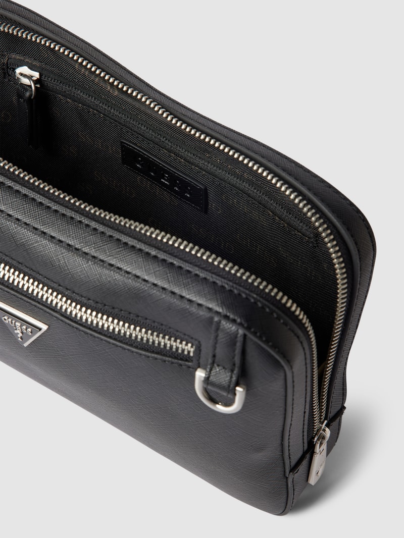 Umhängetasche mit Label-Applikation in schwarz