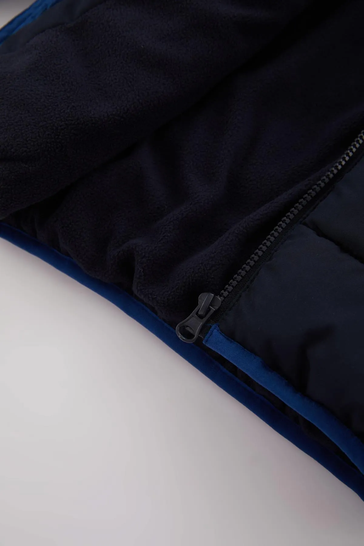 DeFacto  Wasserabweisender, mit Fleece gefütterter Puffermantel für Babys (Jungen).