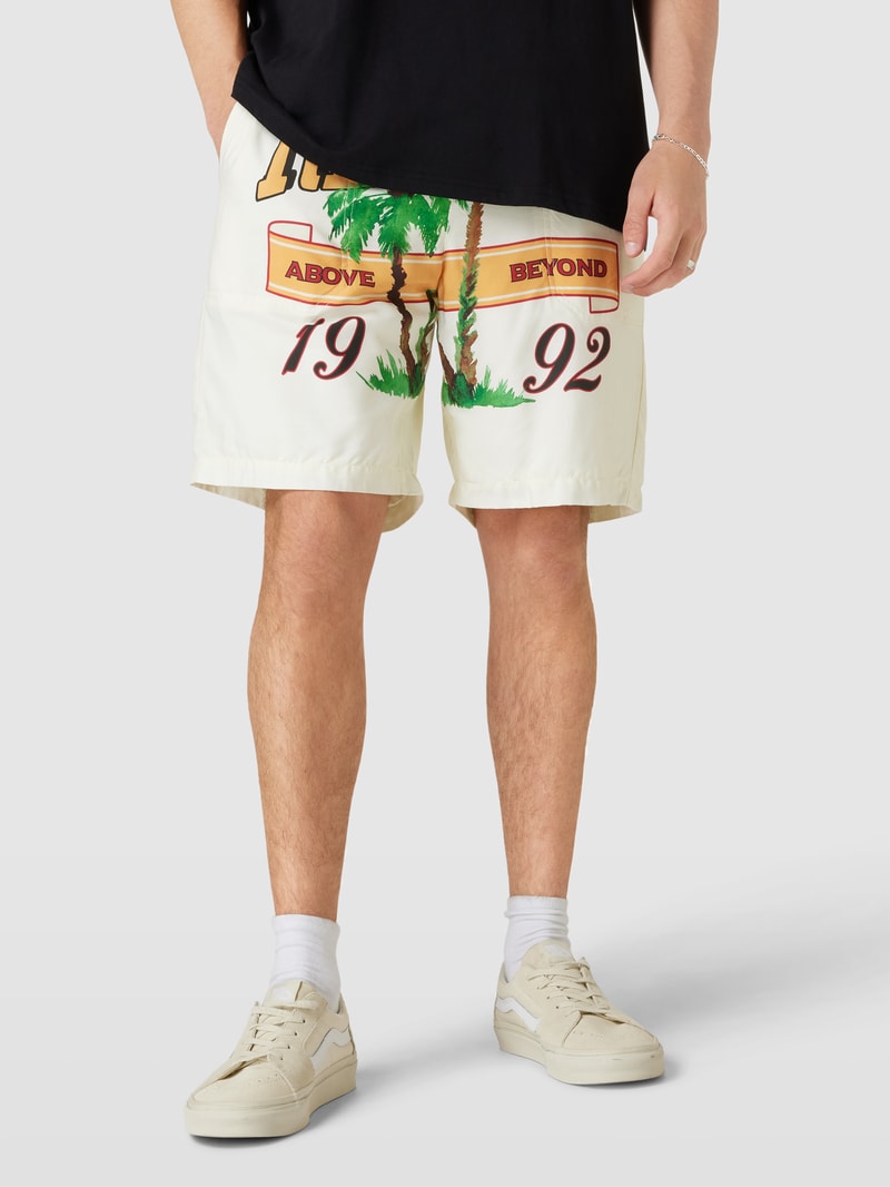 Shorts aus Viskose mit Allover-Muster in offwhite