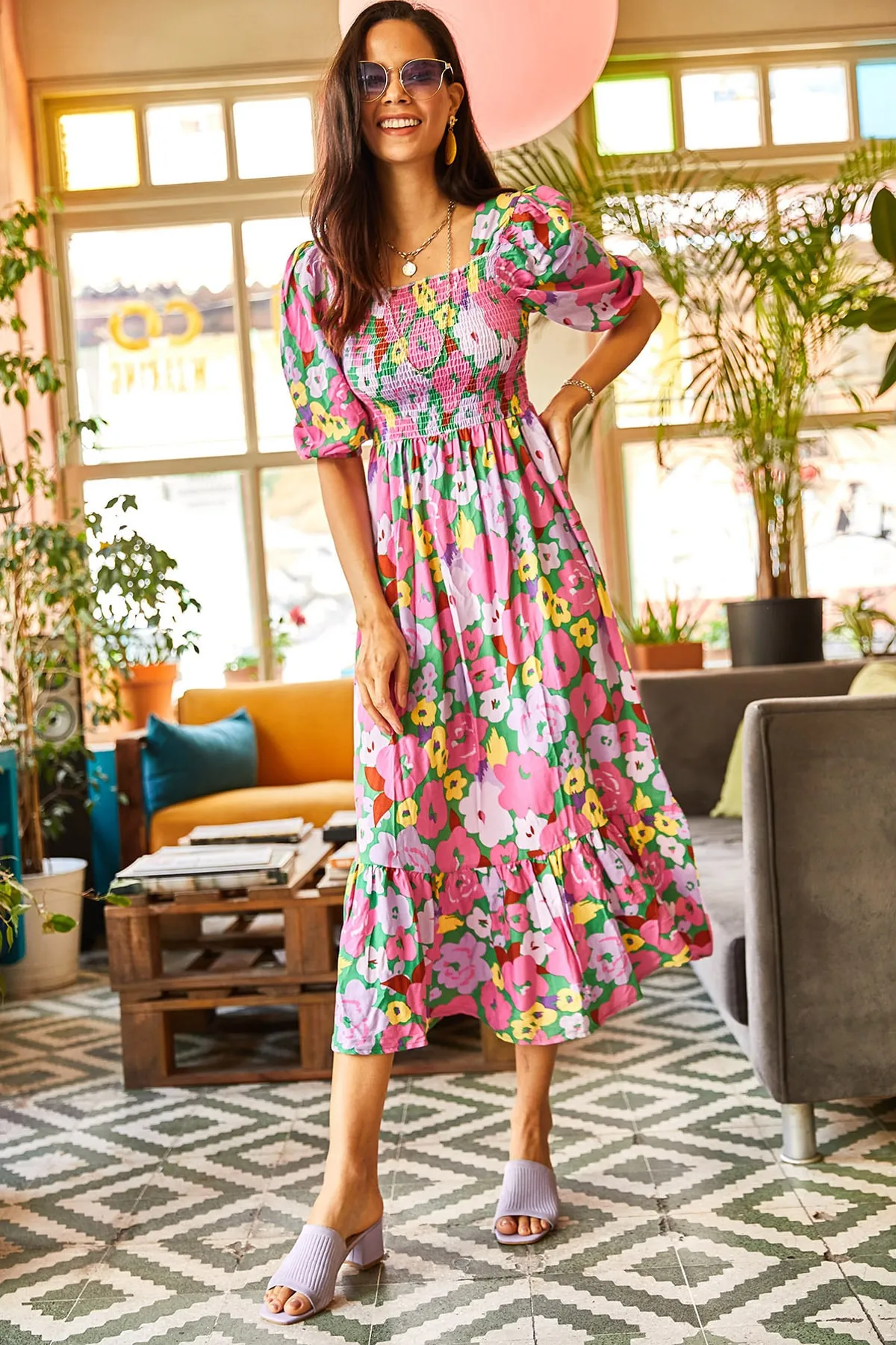 Olalook  Lässiges Damenkleid aus gewebter Viskose in Flieder-Rosa mit Gimped-Muster ELB-19001483