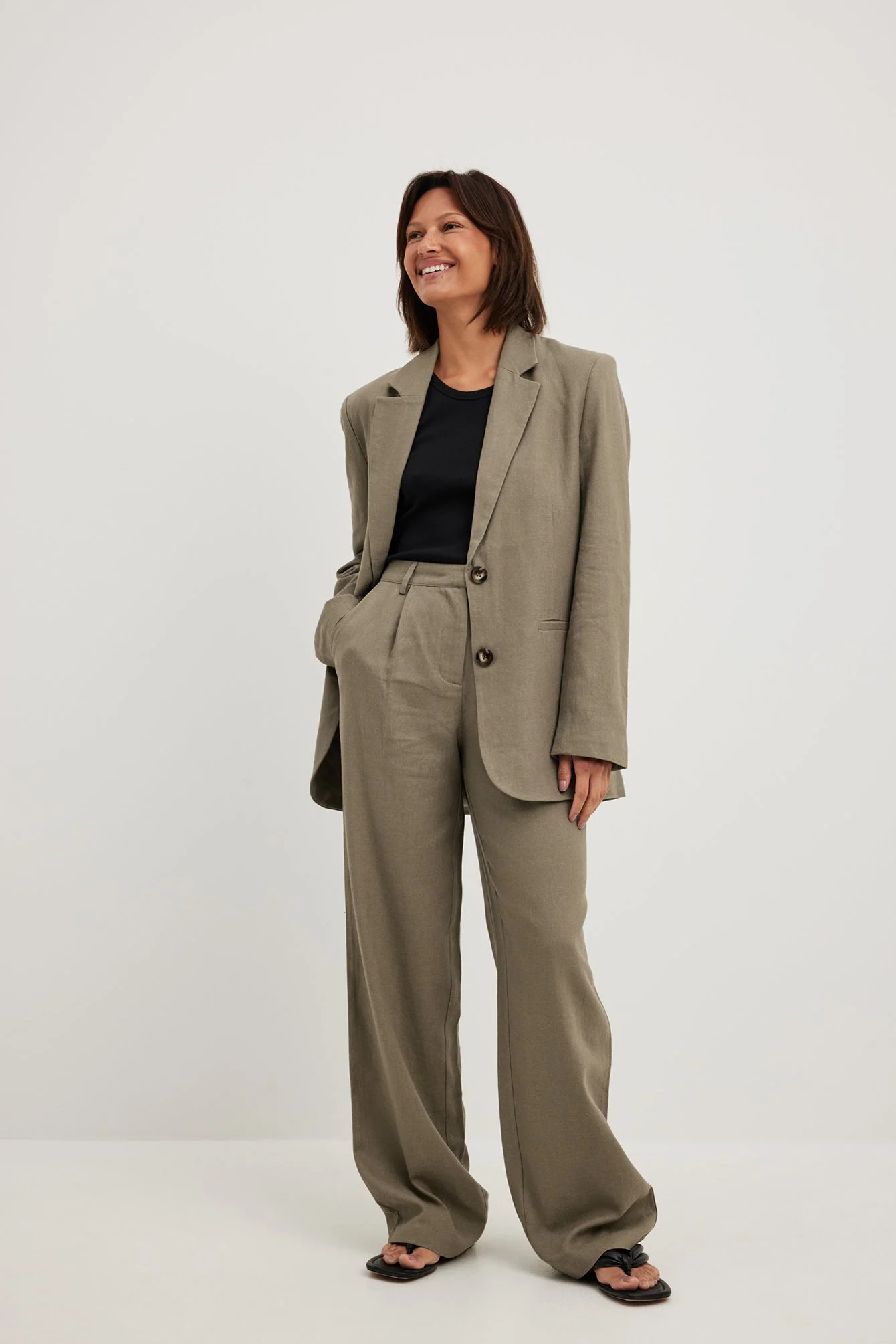 Schwere Leinenhose mit hoher Taille und weitem Bein