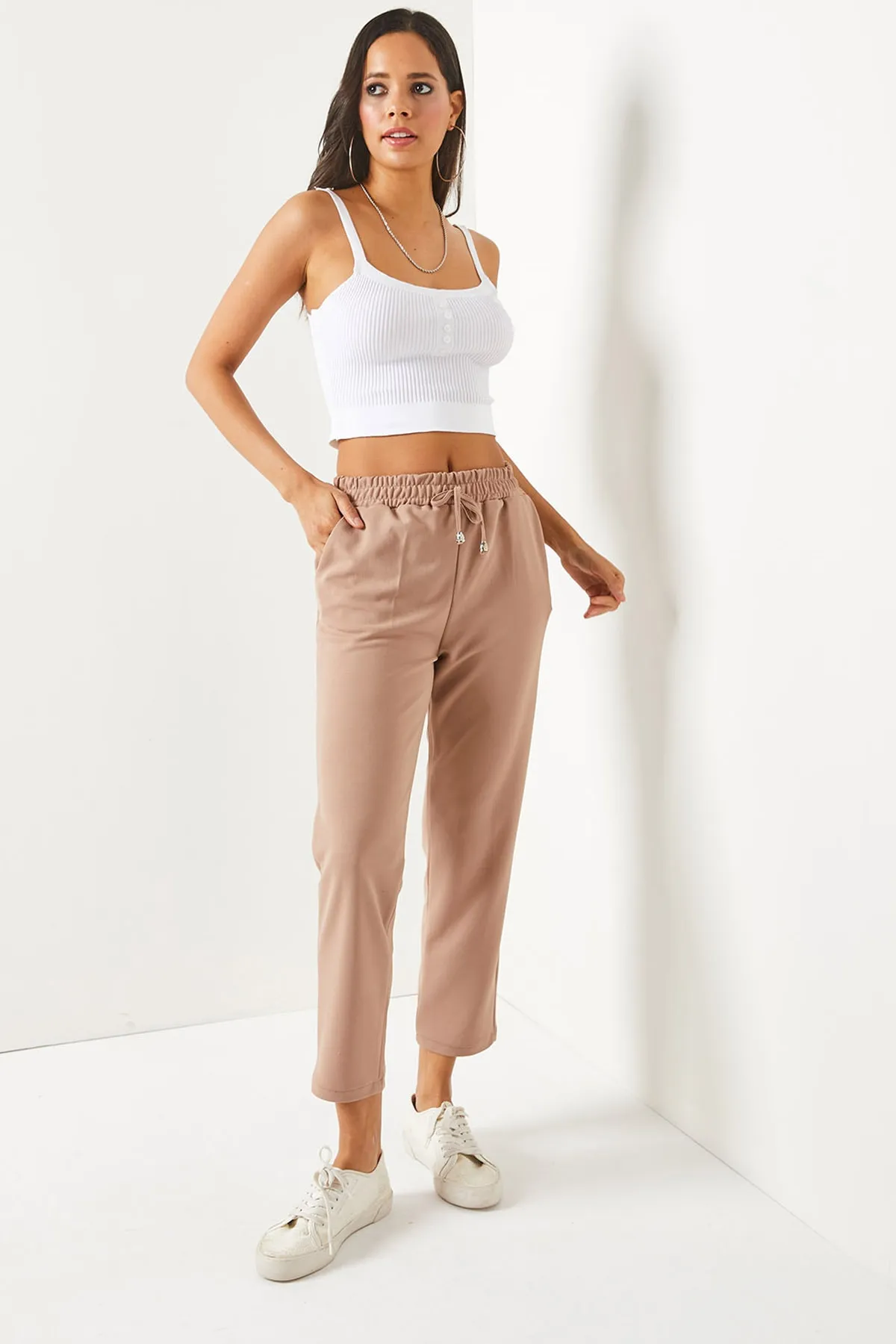 Olalook  Damen-Karottenhose mit elastischer Taille und Taschen in Milchkaffee PNT-19000203