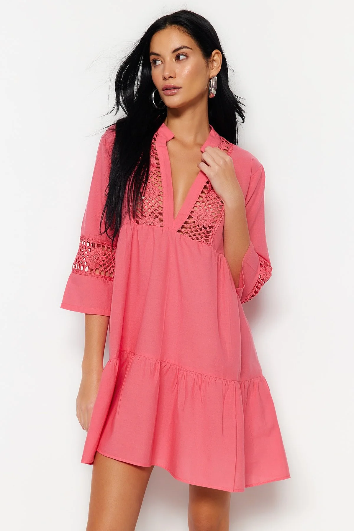 Trendyol Collection  Korallenrotes Mini-Strandkleid aus gewebter Spitze aus 100 % Baumwolle TBESS20EL0854