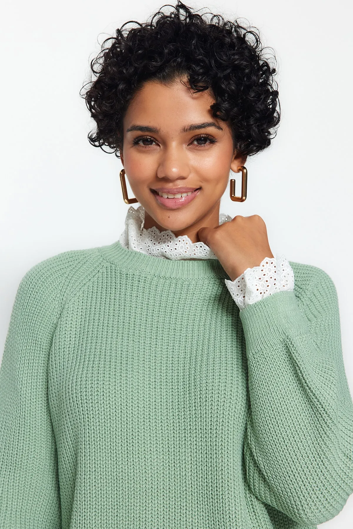 Trendyol Modest  Mintfarbener, detaillierter Selanik-Strickpullover aus Guipure-Spitze TCTAW24AK00126