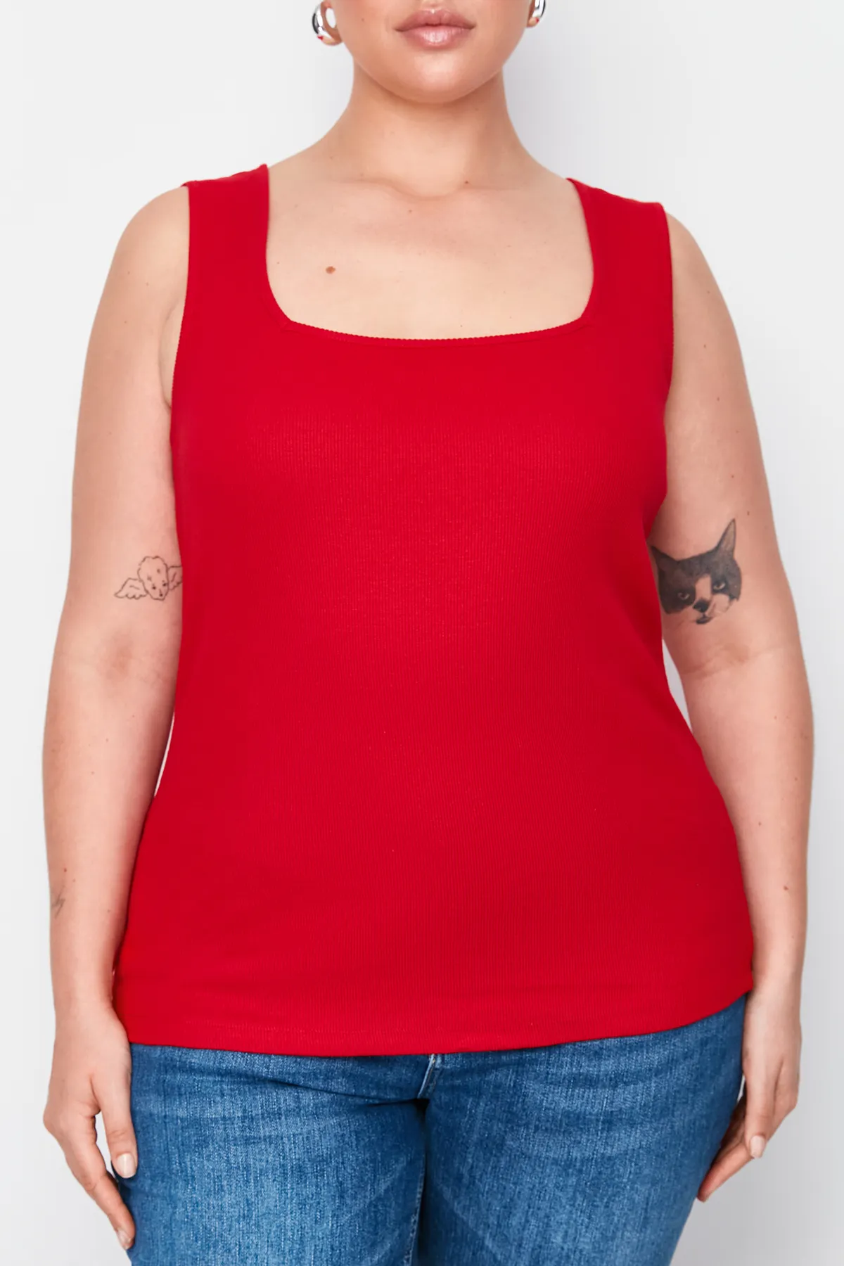 Trendyol Curve  Rotes Basic-Unterhemd mit quadratischem Kragen und sportlichem Oberteil in Übergröße