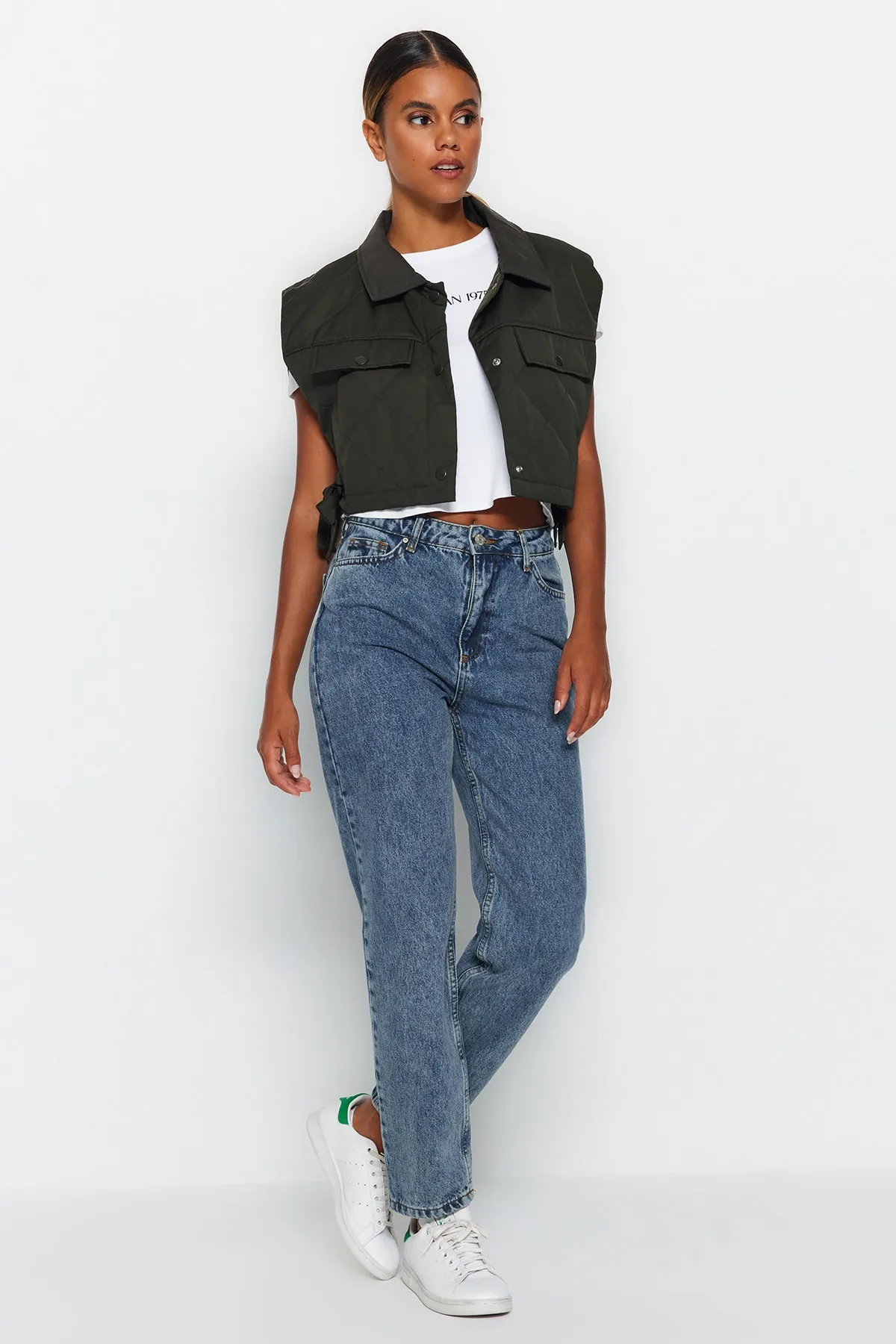 Trendyol Collection  Blaue Mom-Jeans mit hoher Taille TWOAW24JE00034