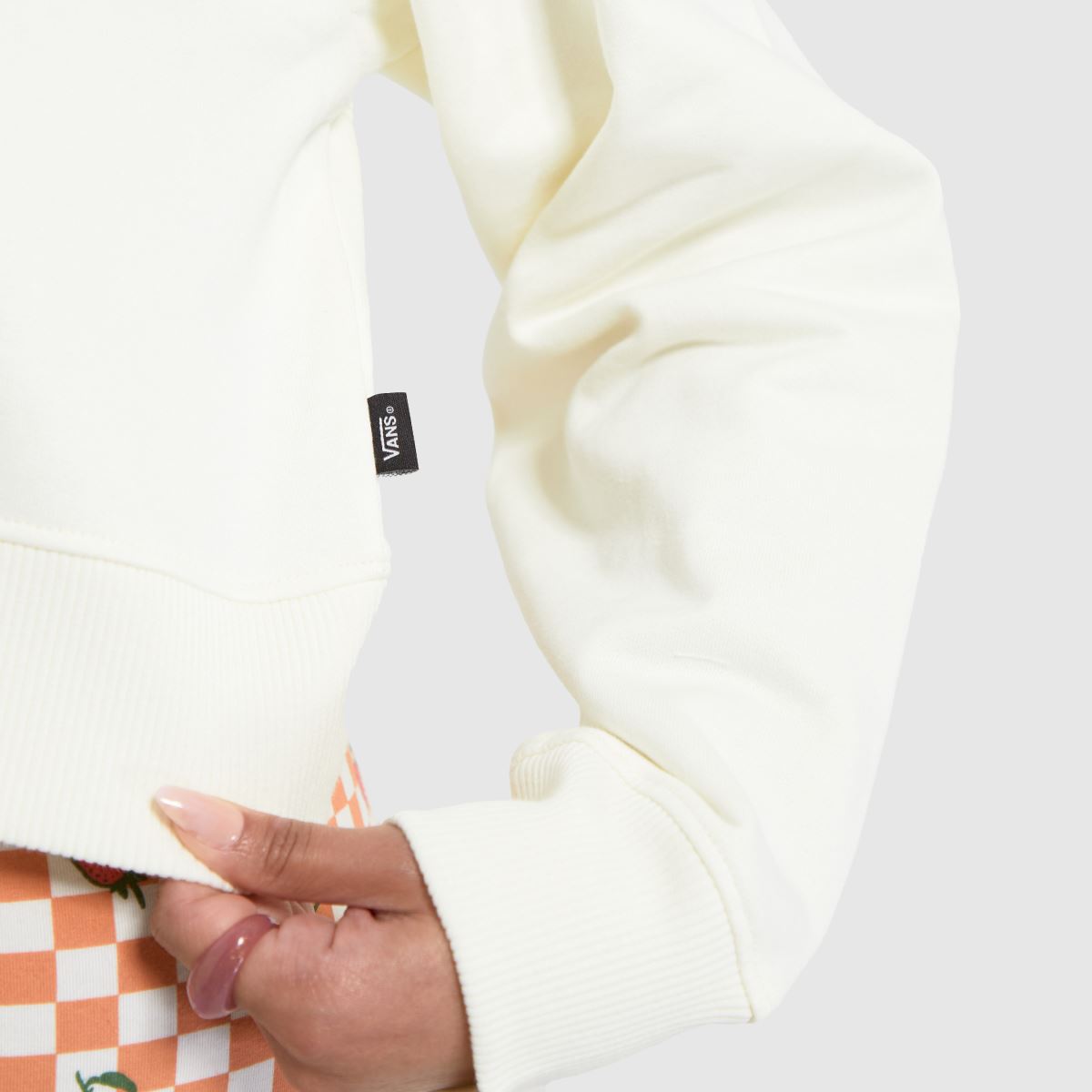 Vans – Vit tröja med fruktmönster och schackrutor