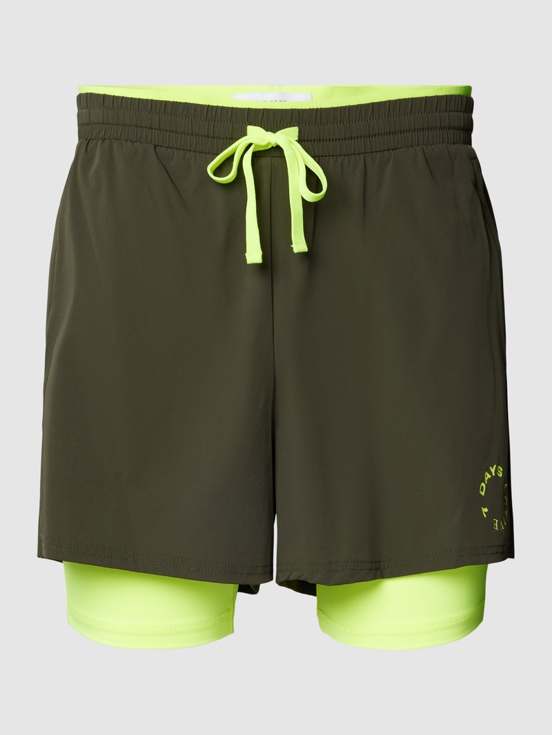Shorts mit Tunnelzug Modell 'Training' in olivgrün