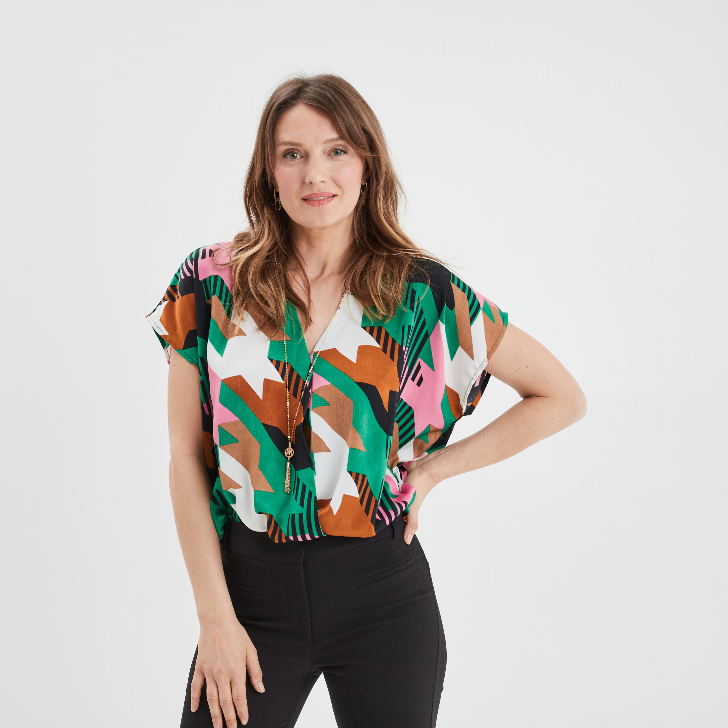 Blouse bijoux col en V manches courtes ecru femme | La Halle