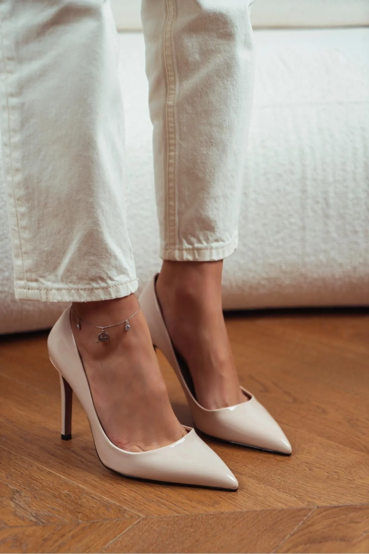 NİŞANTAŞI SHOES  Vanessa Damen-Stiletto aus beigem Lackleder mit spitzer Zehenpartie