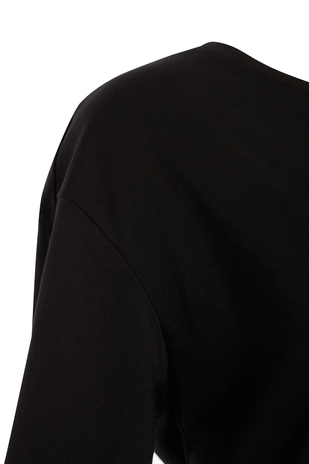 Trendyol Curve  Schwarzes, detailliertes Strick-T-Shirt auf der Rückseite TBSSS22TS0561