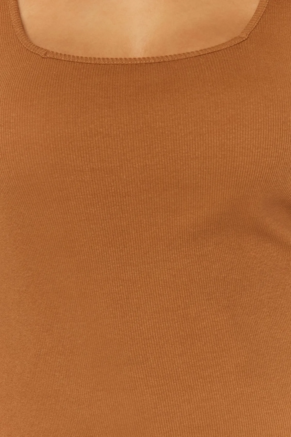 Trendyol Curve  Gefliestes Strick-T-Shirt mit quadratischem Kragen TBBSS22BF0027