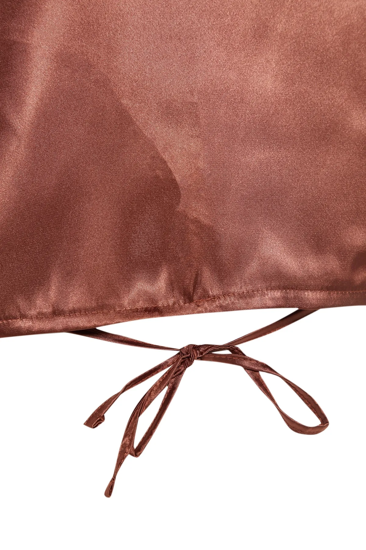 Trendyol Collection  Braune Bluse aus Satingewebe mit bauchfreiem Bindeband und detailliertem Ausschnitt TWOAW23BZ00466