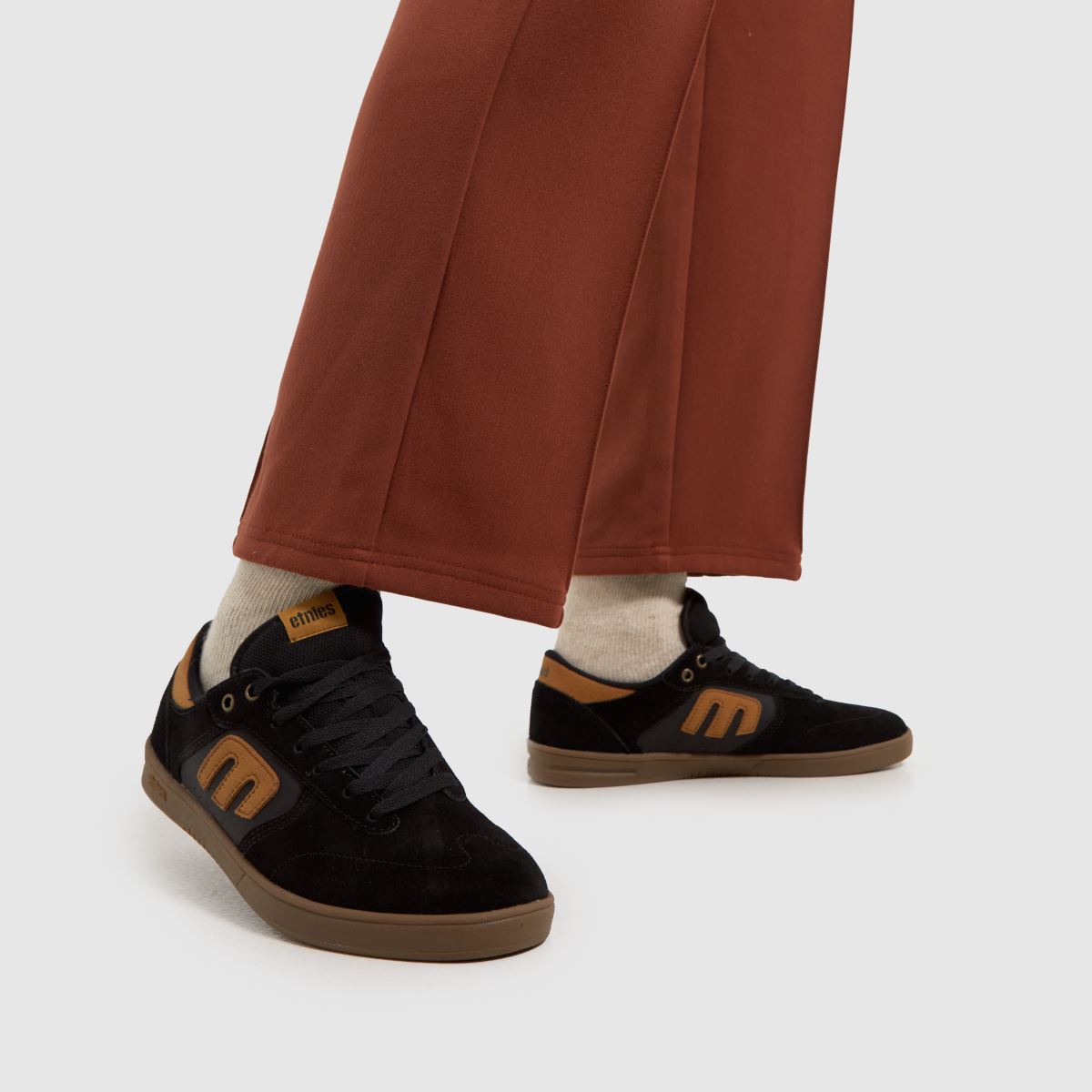 Etnies rendfelhúzó edzőcipő fekete-narancs színben