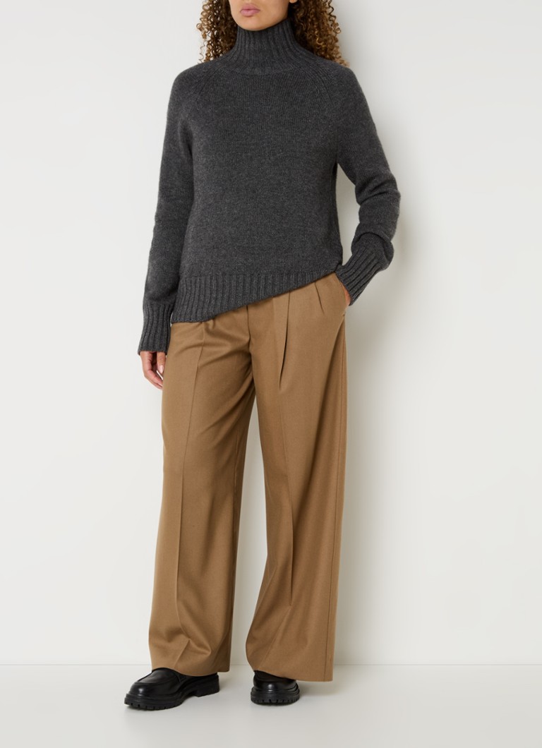 Pantaloni Carmen cu talie înaltă și croială largă, confecționați din lână virgină de la MaxMara.