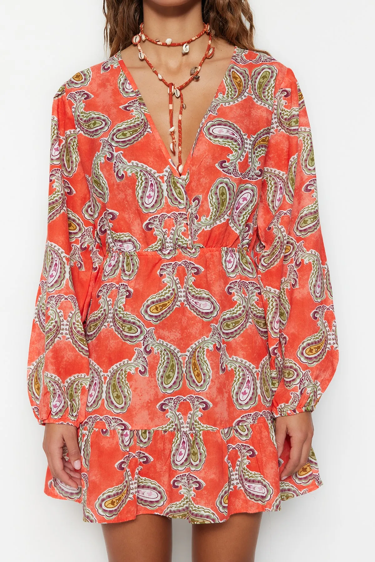 Trendyol Collection  Gewebtes, gerüschtes Mini-Strandkleid aus 100 % Baumwolle mit Paisley-Muster TBESS23EL00028