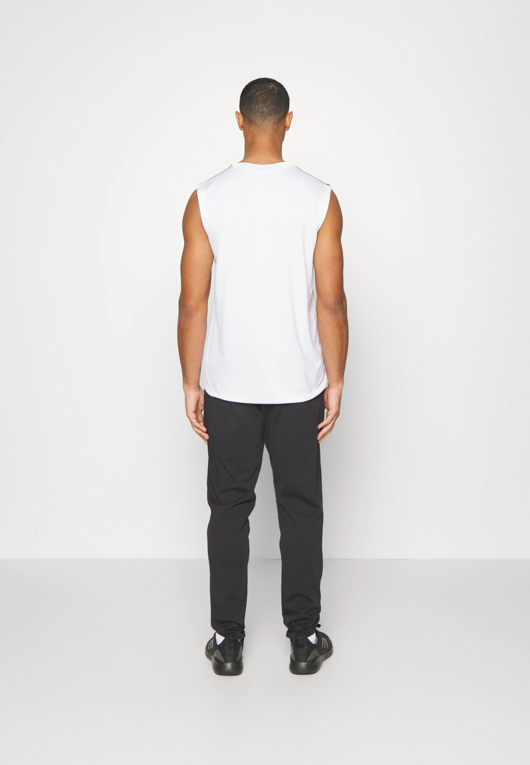 Pantalones deportivos adidas Sportswear