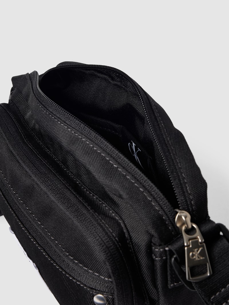 Camera Bag mit Label-Patch in black
