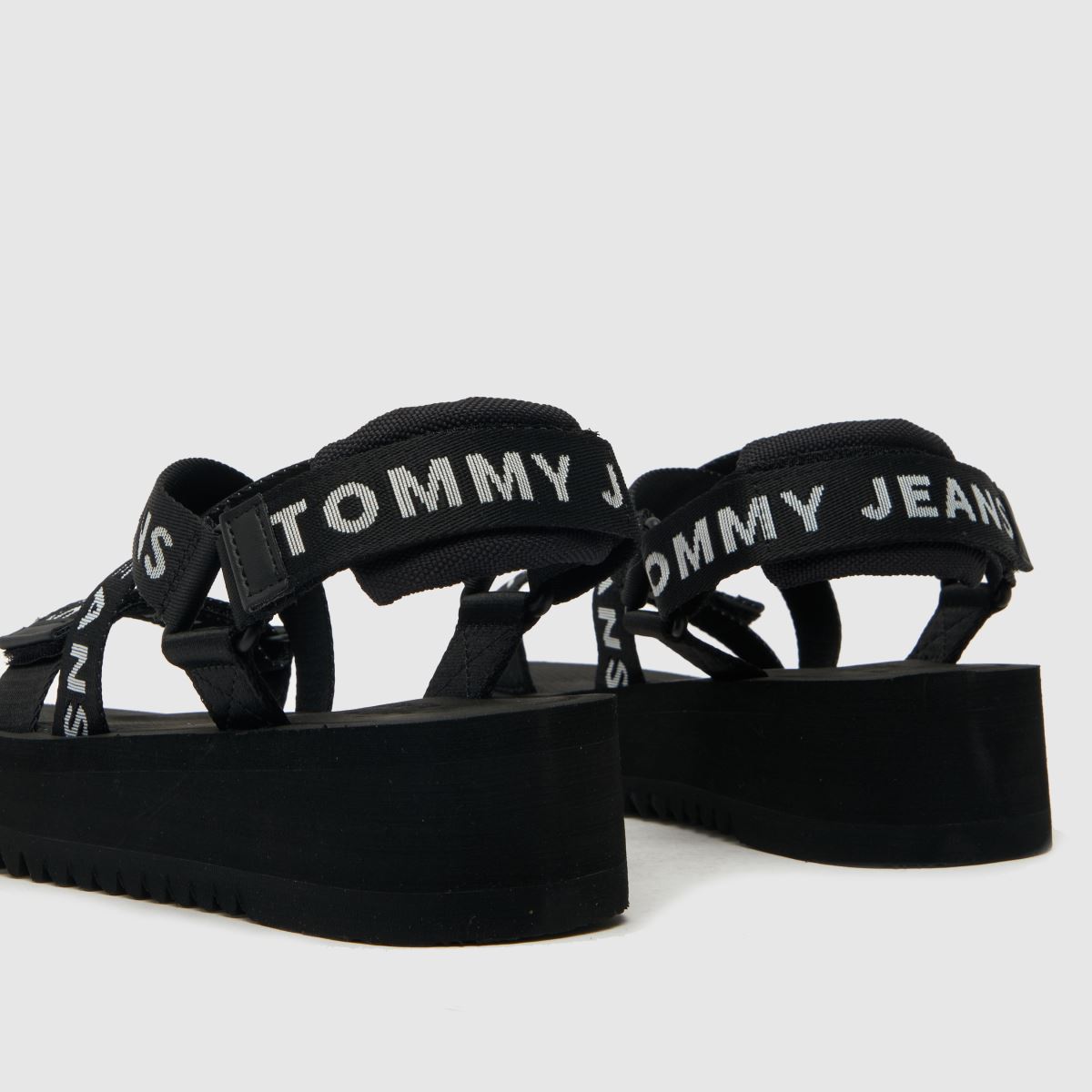 Tommy Jeans platformos szandálok fekete színben