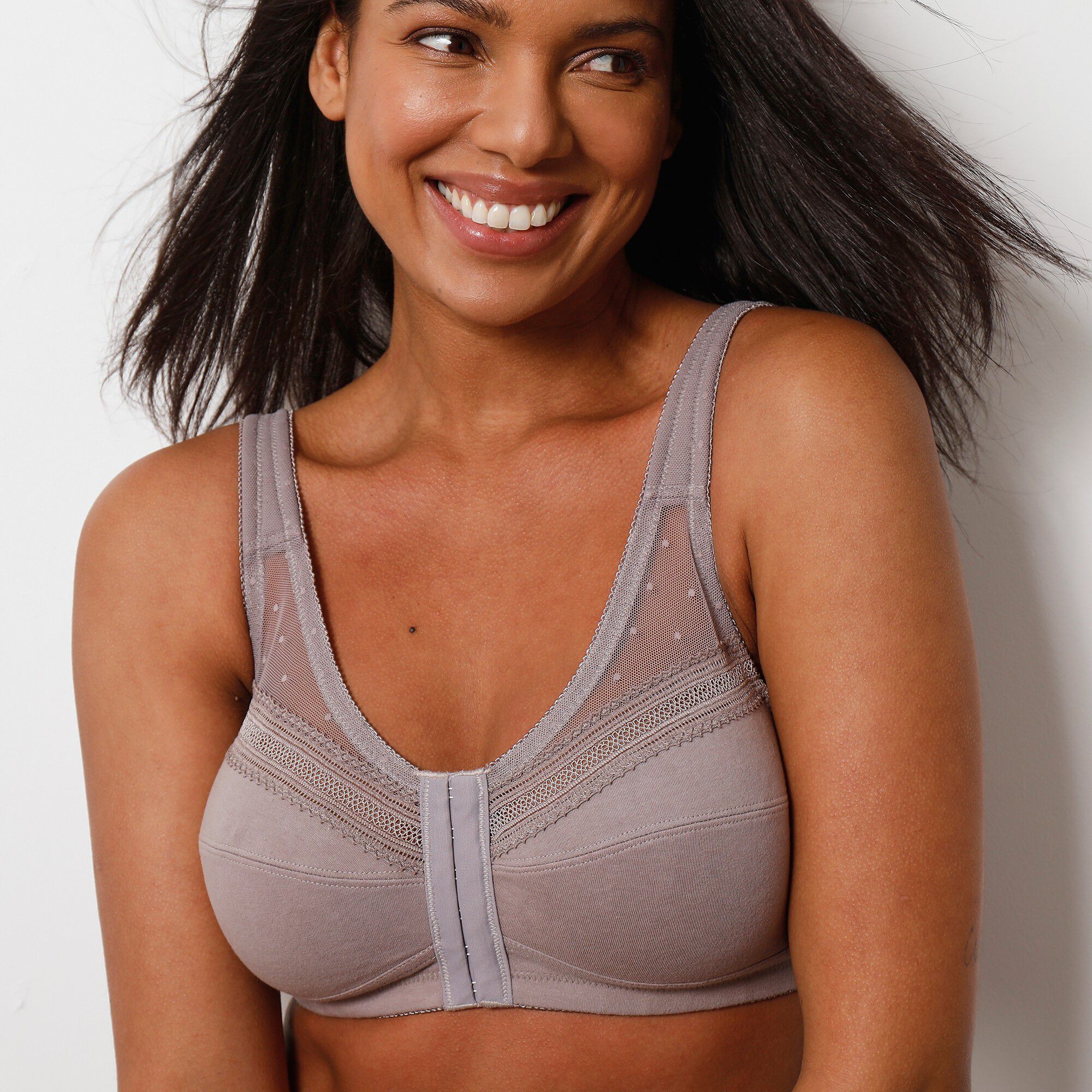 Soutien-gorge coton uni et plumetis ouverture devant