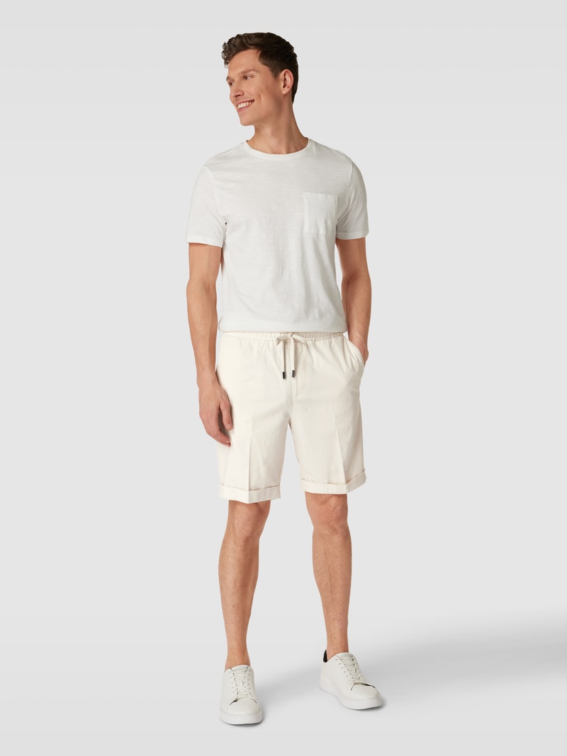 Shorts mit seitlichen Eingrifftaschen in weiß