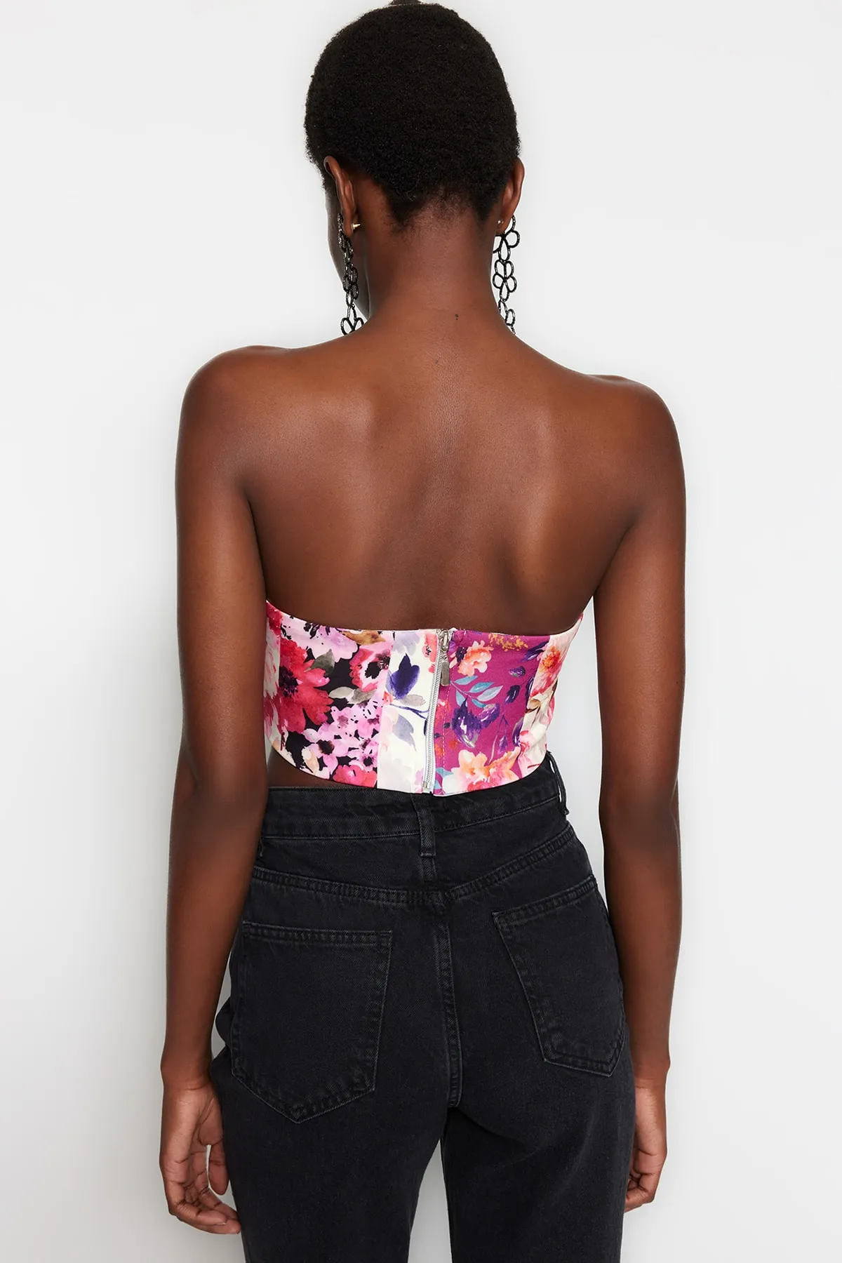Trendyol Collection  Mehrfarbiges, bauchfreies, gefüttertes Bustier mit gewebten Paspeln und Blumenmuster TPRSS23BS00073